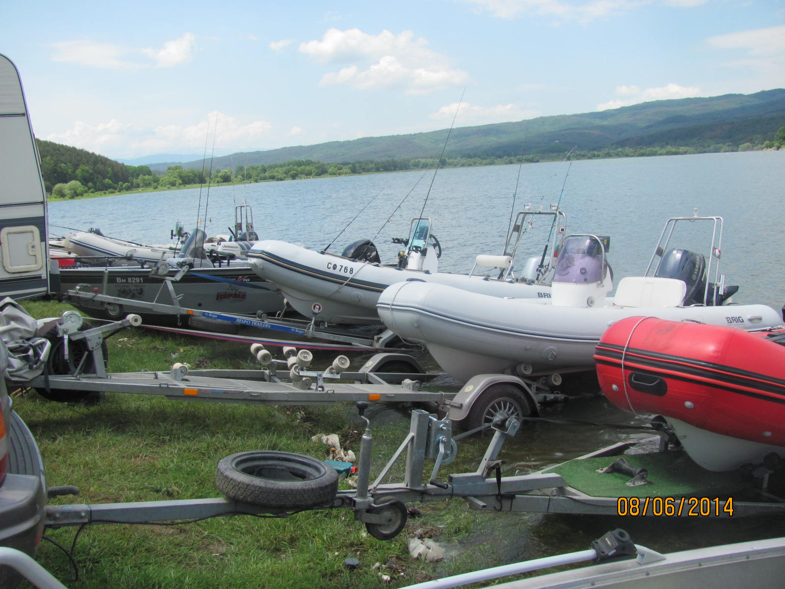 08 06 2014-зарибяване на яз Искър 036.JPG