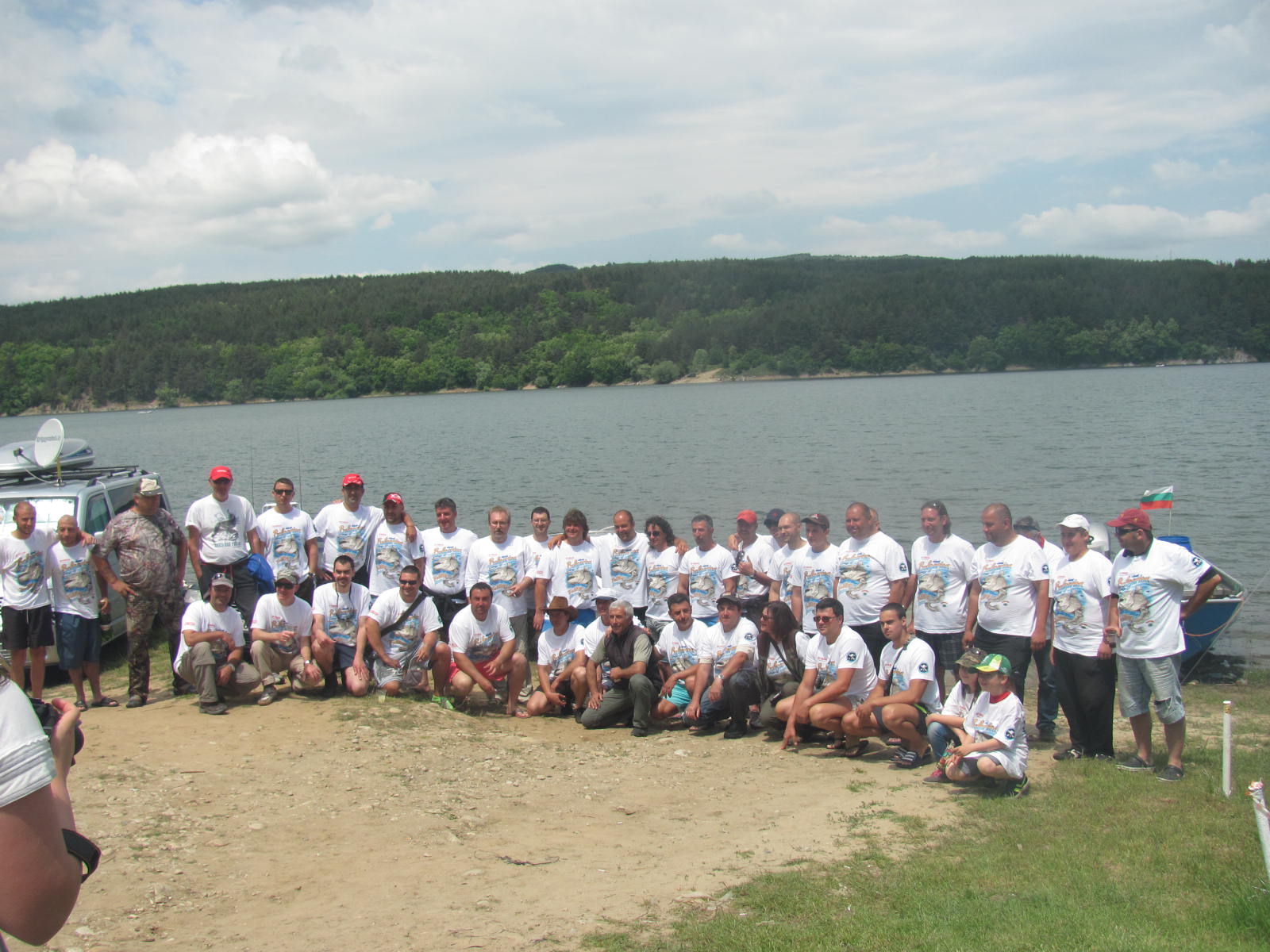 08 06 2014-зарибяване на яз Искър 103.JPG