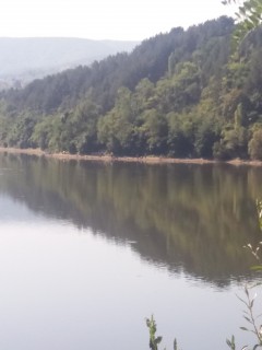 отсреща гумаджийницата