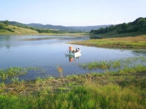 Най после лодката е на вода.