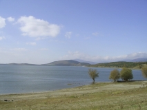 Няма никой по брега , .. и във водата